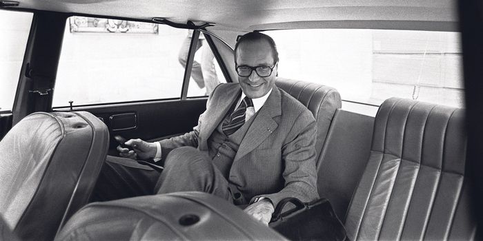 En-1976-le-Premier-ministre-dans-sa-toute-nouvelle-Peugeot-604.jpg
