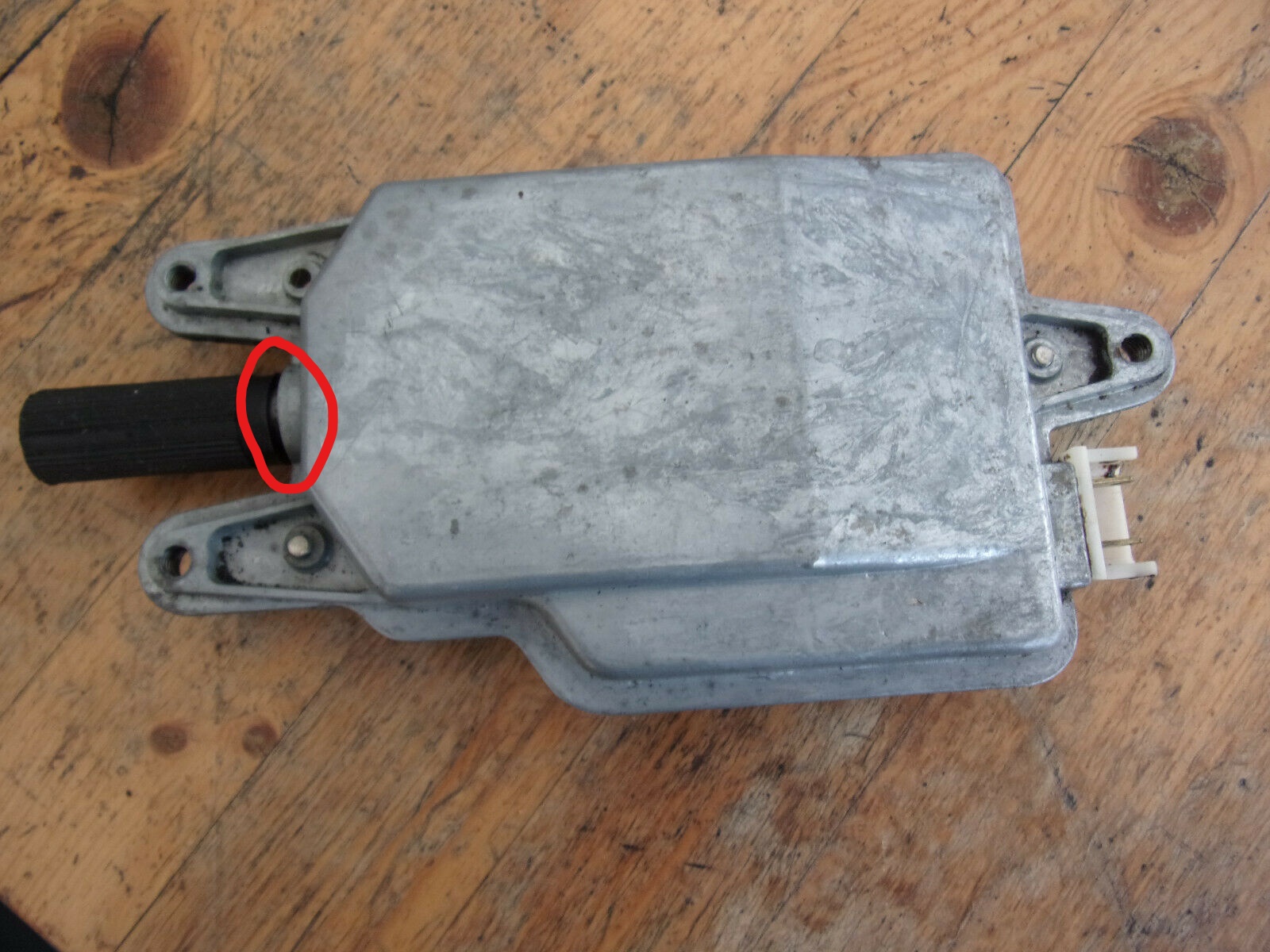moteur lève-vitre 604.jpg